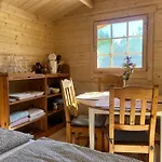 Marika Puhkekuela - Nurgatalu Oeoemaja 