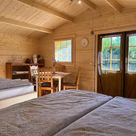 Marika Puhkekuela - Nurgatalu Oeoemaja 