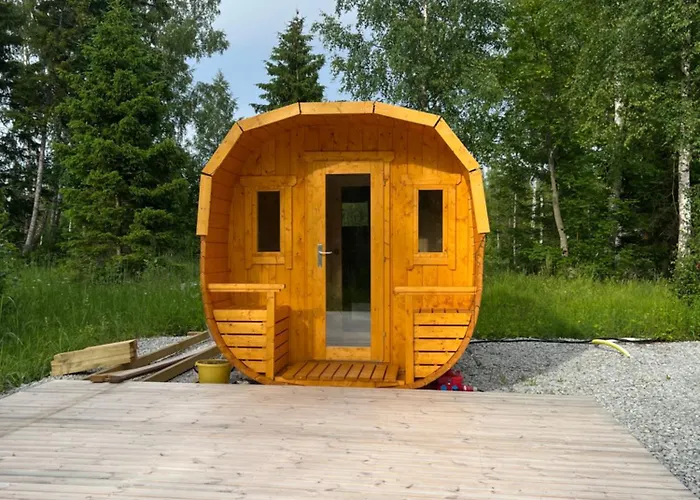 Marika Puhkekuela - Nurgatalu Oeoemaja 