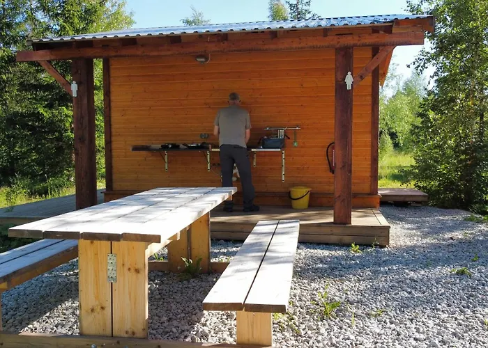 Marika Puhkekuela - Nurgatalu Oeoemaja 