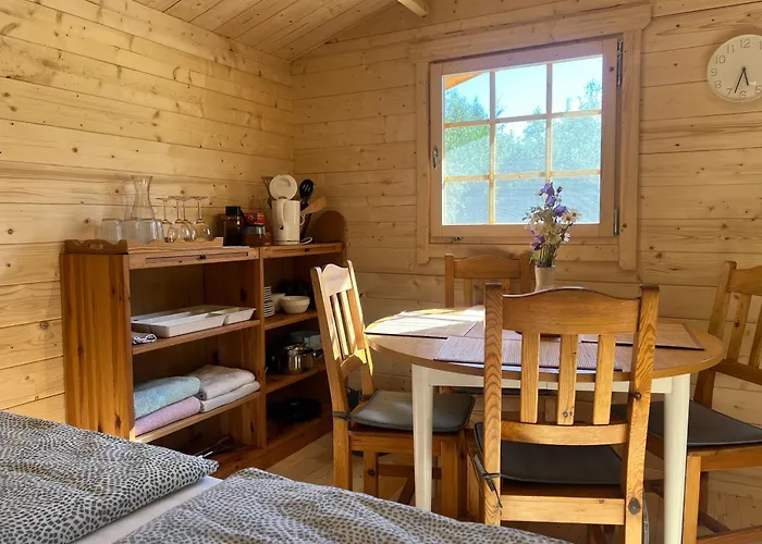 Marika Puhkekuela - Nurgatalu Oeoemaja 