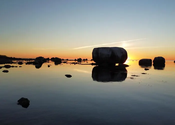 Marika Puhkekuela - Nurgatalu Oeoemaja 