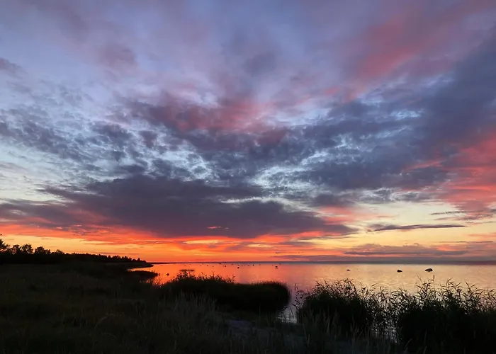 Marika Puhkekuela - Nurgatalu Oeoemaja 